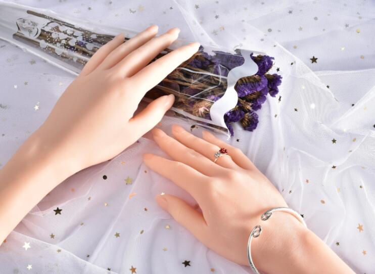 2025 Real Female Hand Mannequi - Body Jewelry Plus 评论和价格