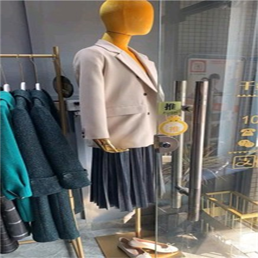 Full Female Gold Hand Mannequi - Body Jewelry Plus 评论和价格