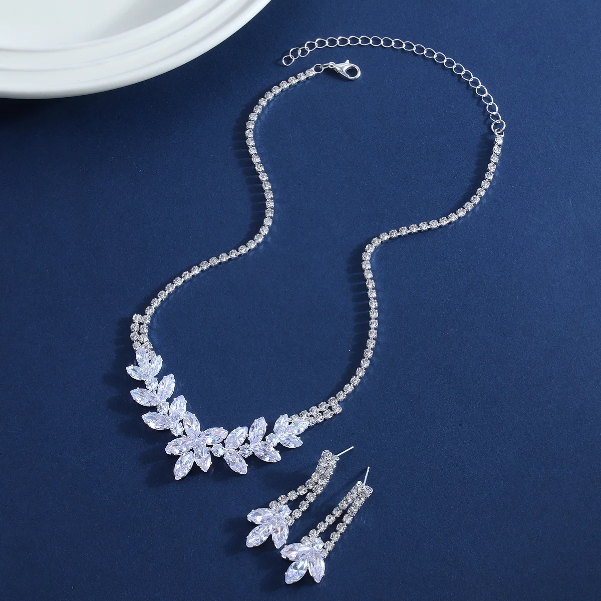 Exquisite Rhinestone Choker Ea - Body Jewelry Earrings 评论和价格