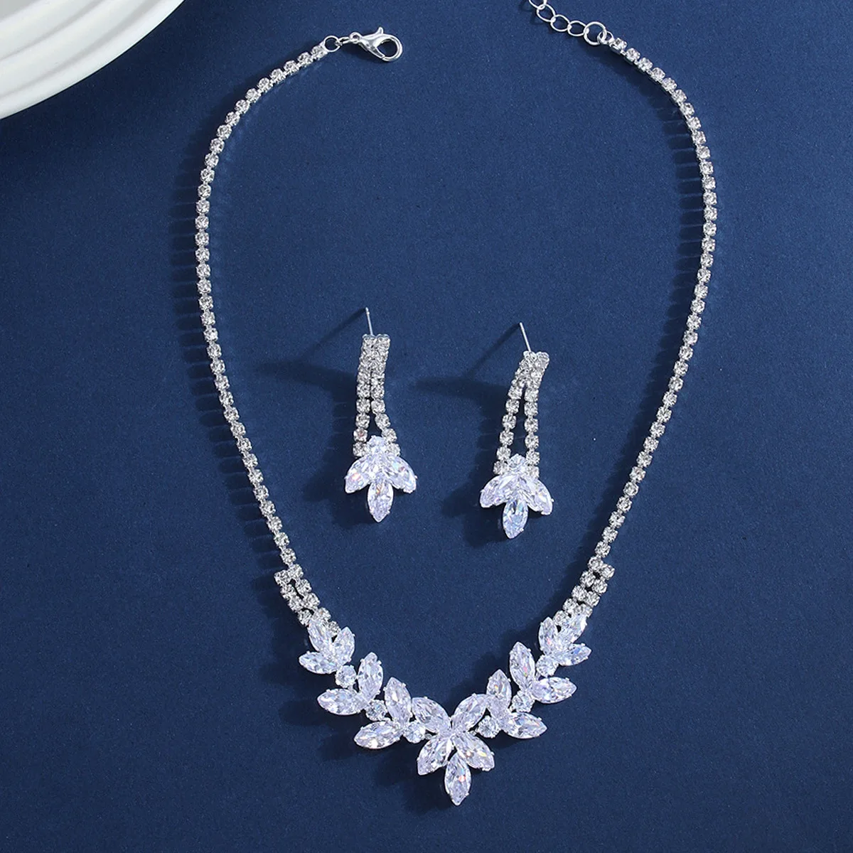 Exquisite Rhinestone Choker Ea - Body Jewelry Earrings 评论和价格