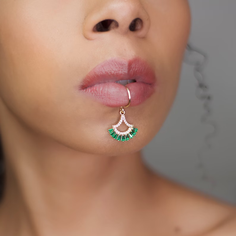 Luxury Gold Color Flower Shape - Body Jewelry Earrings 评论和价格