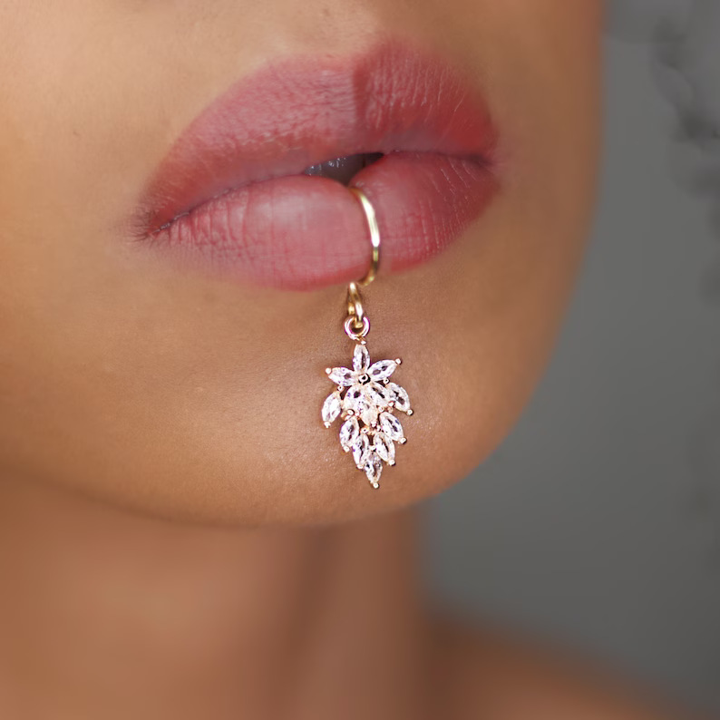 Luxury Gold Color Flower Shape - Body Jewelry Earrings 评论和价格